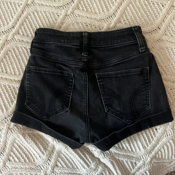 Black High rise shorts - Picture 2 of 3